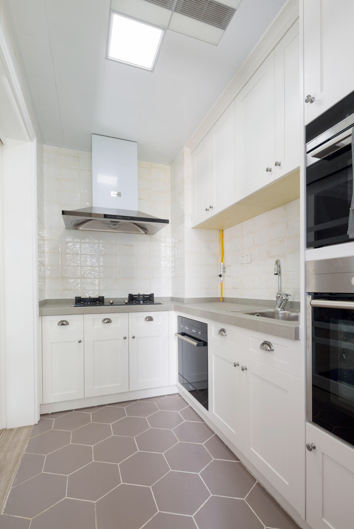 25个白色厨房橱柜搭配设计，想做白色橱柜可以参考装修效果图片_25