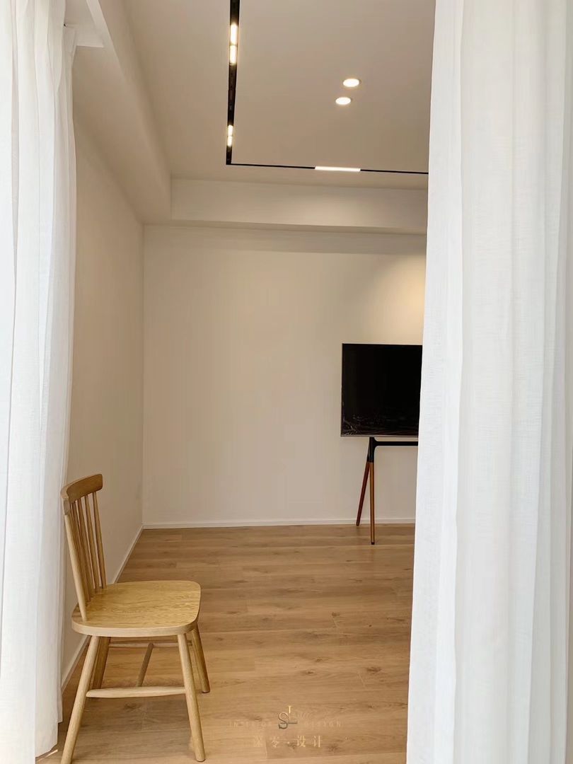 现实版“我家的客厅空无一物”装修效果图片_5