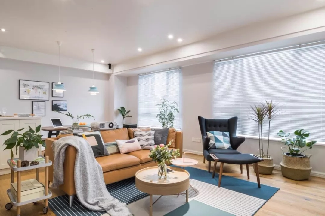 客厅摆上驼色沙发，轻松打造轻奢风