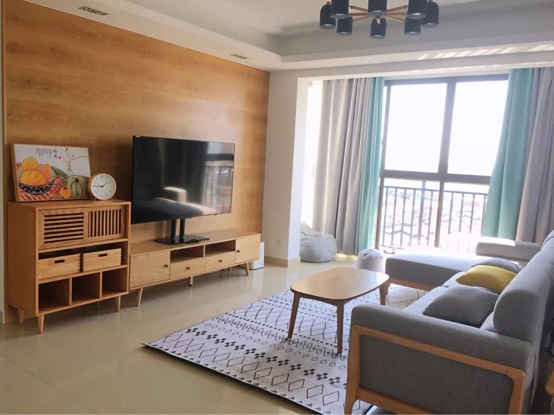 22个原木风客厅，越看越温馨装修效果图片_2