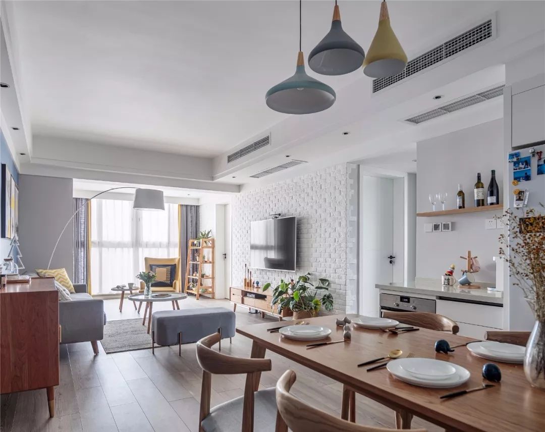 21张阳台纳入客厅设计，搭配好让客厅更加宽敞舒适装修效果图片_11