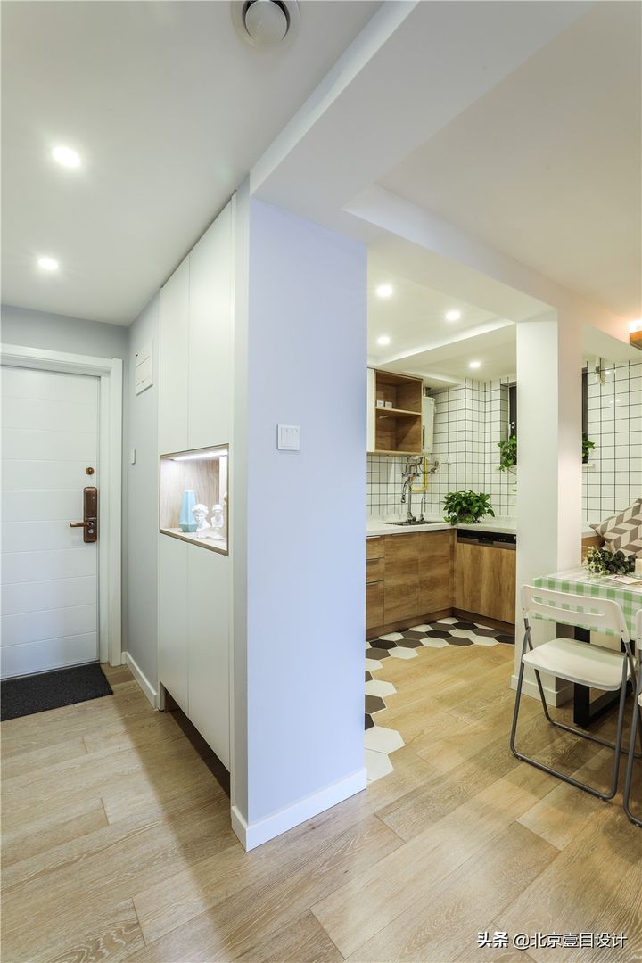 玄关怎么设计的美观且实用装修效果图片_5