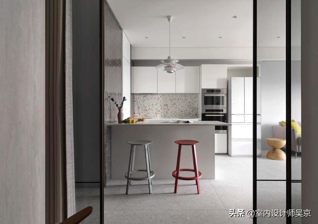 现代风单身小户型,空间里私藏旅行与生活的点滴装修效果图片_5