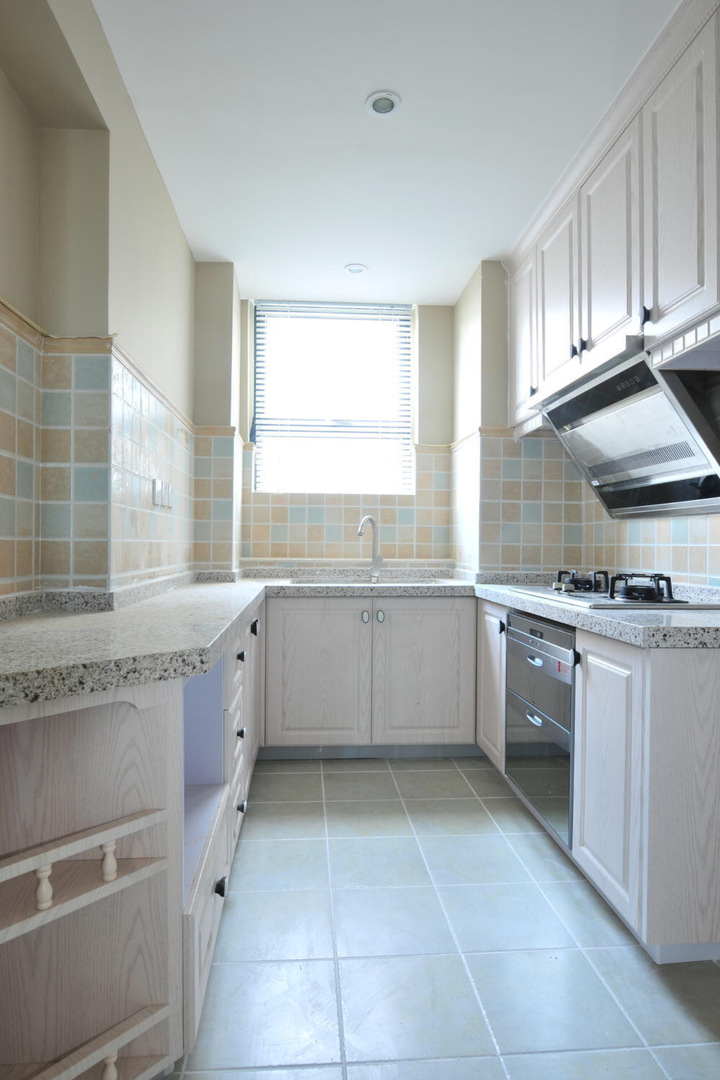 25个白色厨房橱柜搭配设计，想做白色橱柜可以参考装修效果图片_24