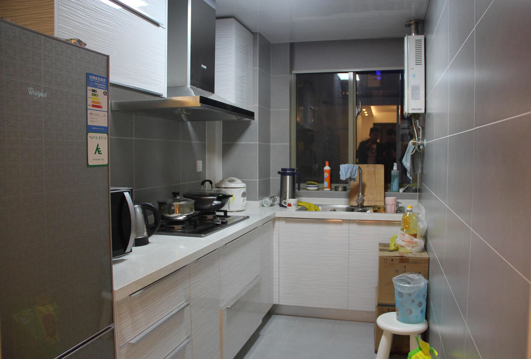 25个白色厨房橱柜搭配设计，想做白色橱柜可以参考装修效果图片_10