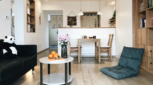 半路杀出承重柱将错就错变成小屋大亮点，这家干区设计很特别！