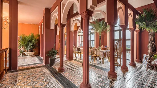 暴力美学，魔改民宿带你飞屋环游摩洛哥