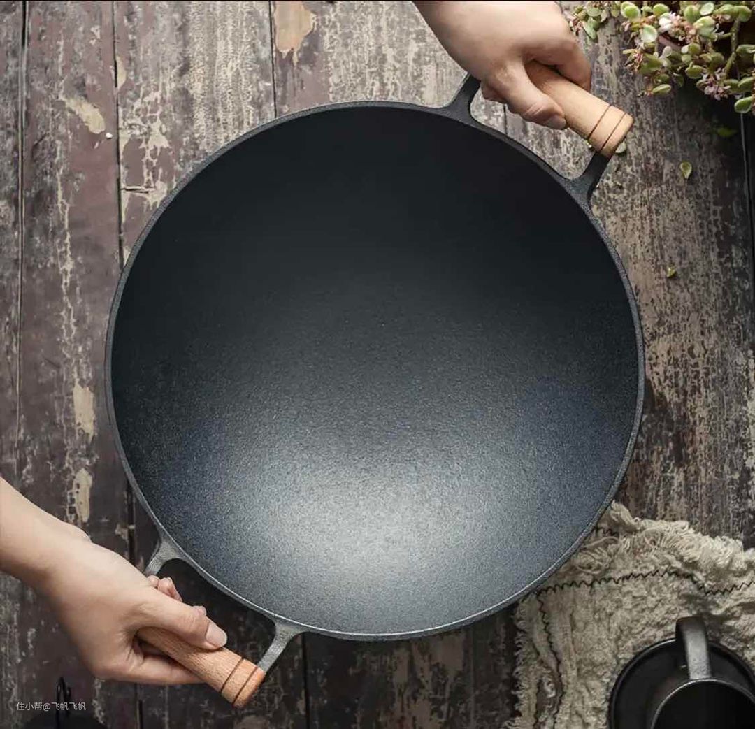 不粘锅?麦饭石锅?生铁铸铁钛一文说透所有的炒锅!(图5)