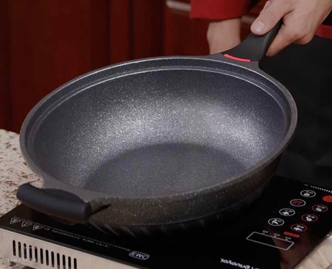 不粘锅?麦饭石锅?生铁铸铁钛一文说透所有的炒锅!(图11)