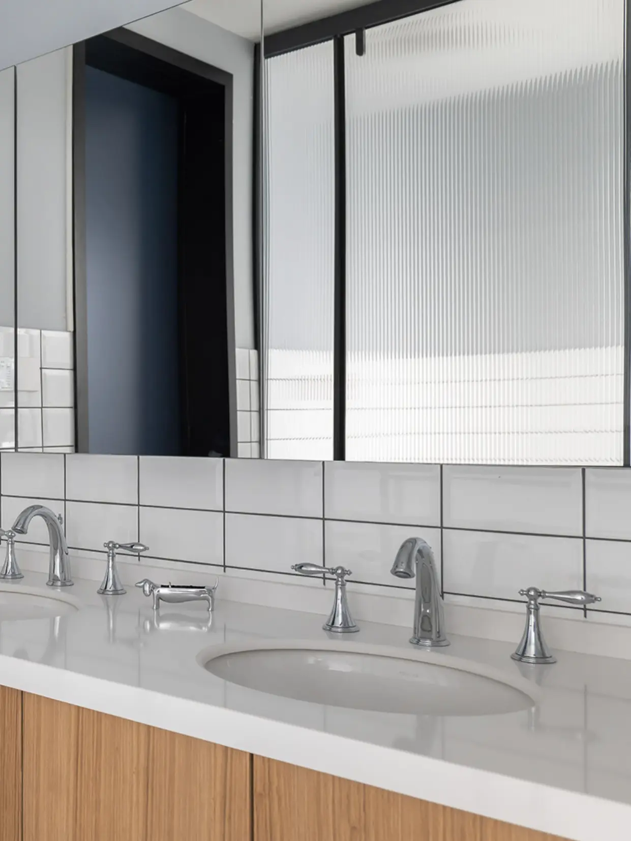 湖蓝色乳胶漆+小方砖，打造小清新干湿分离图片_2