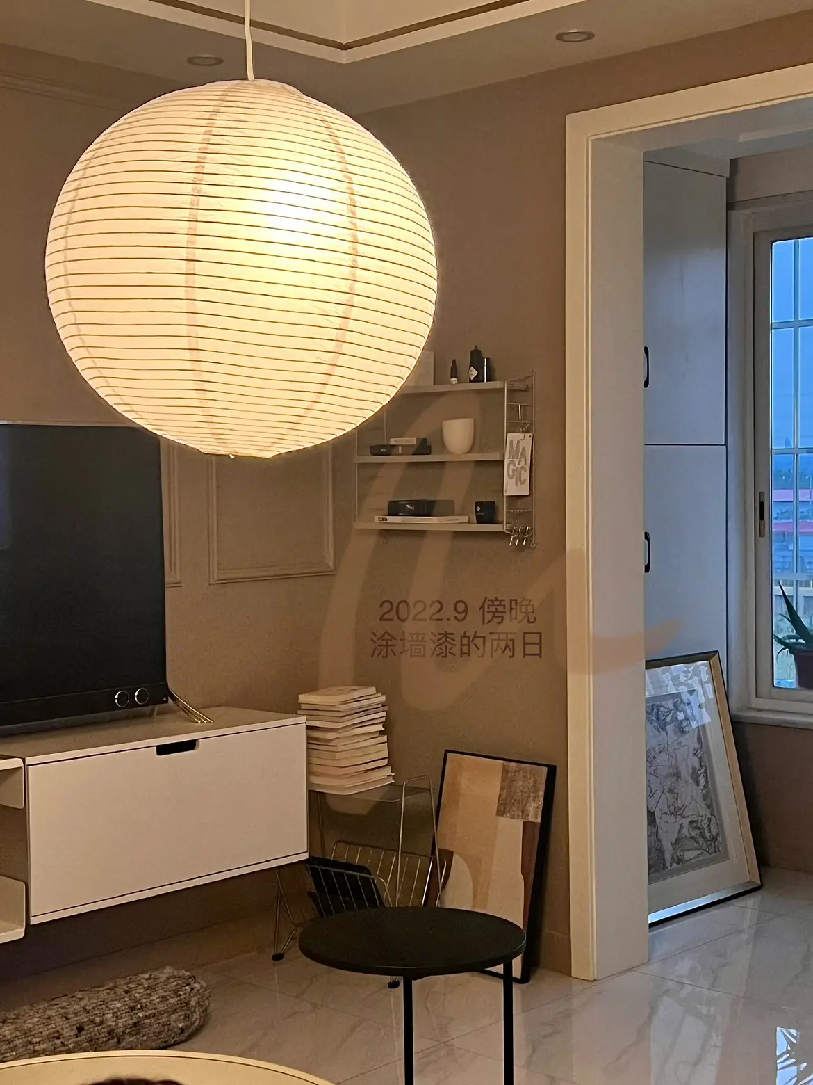 墙面改色对比，入住1500天，冷白变奶茶图片_6