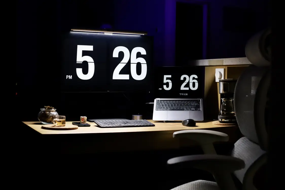 办公桌setting，给屏幕加个灯图片_0