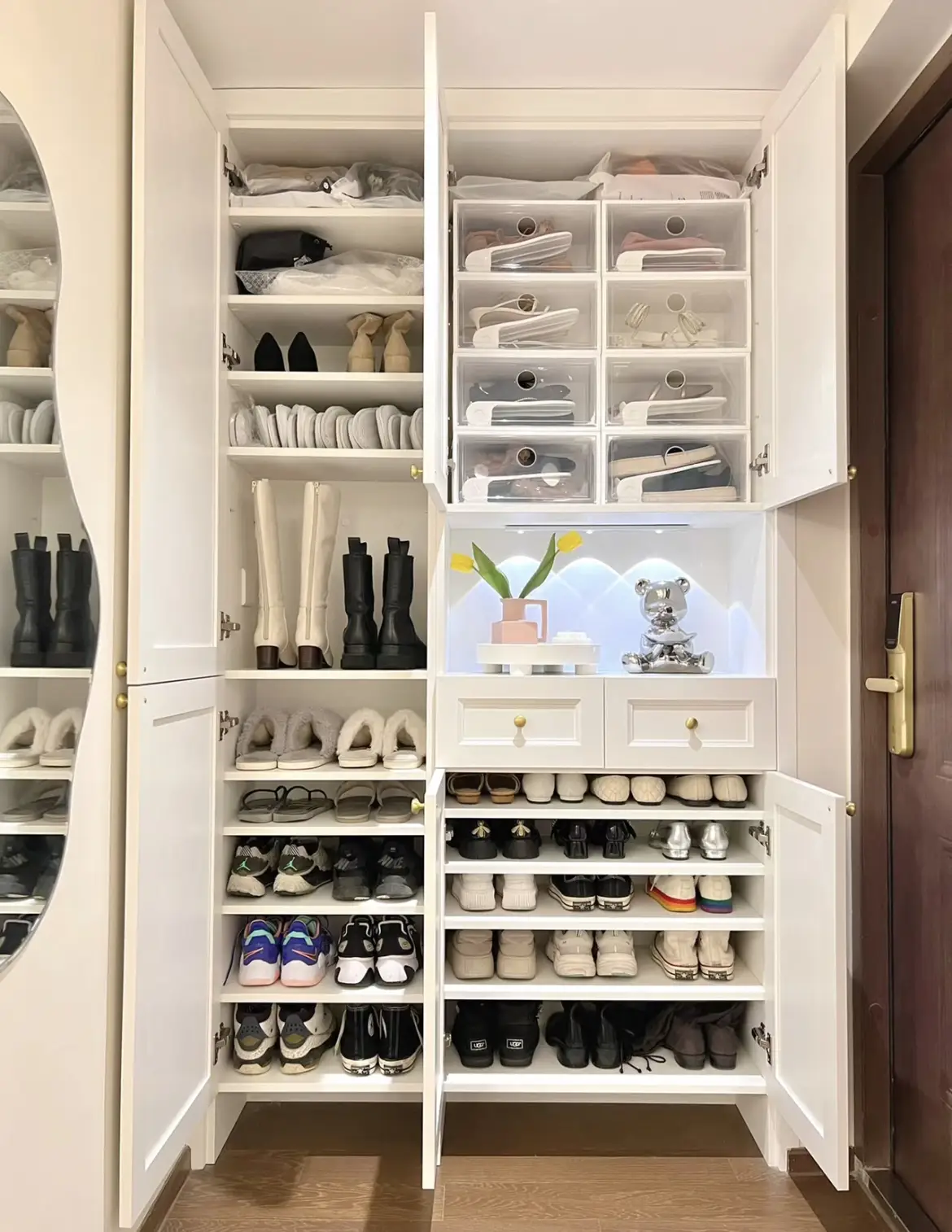 鞋柜收纳大揭秘，告别鞋子乱堆堆🔒👠图片_1