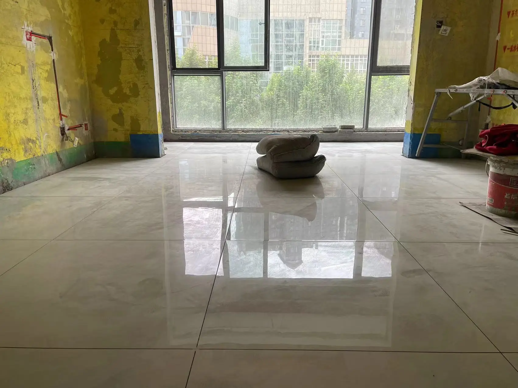 工地实拍｜瓷砖铺贴中图片_5