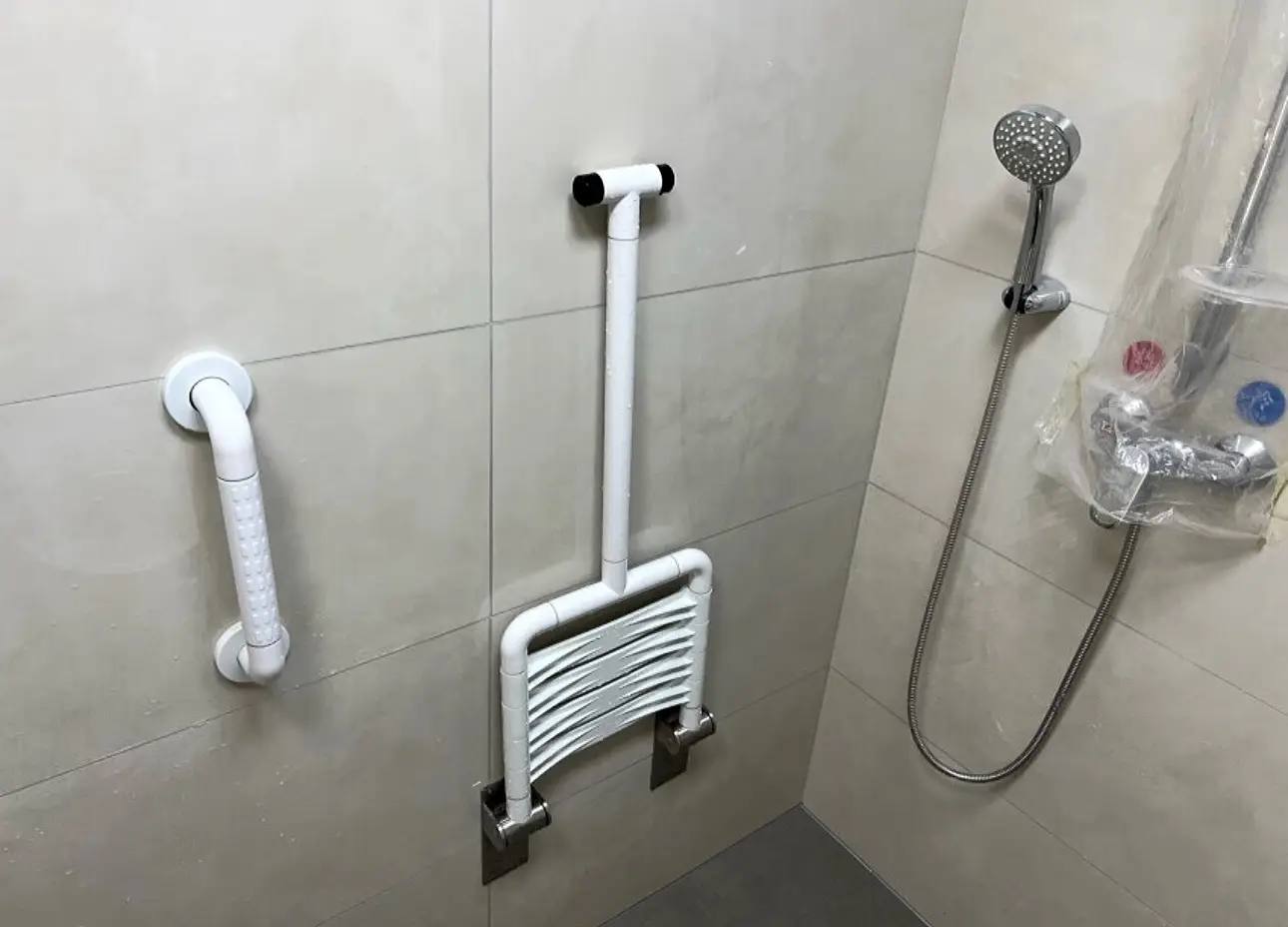 贴心适老化设计，卫生间安全升级图片_1