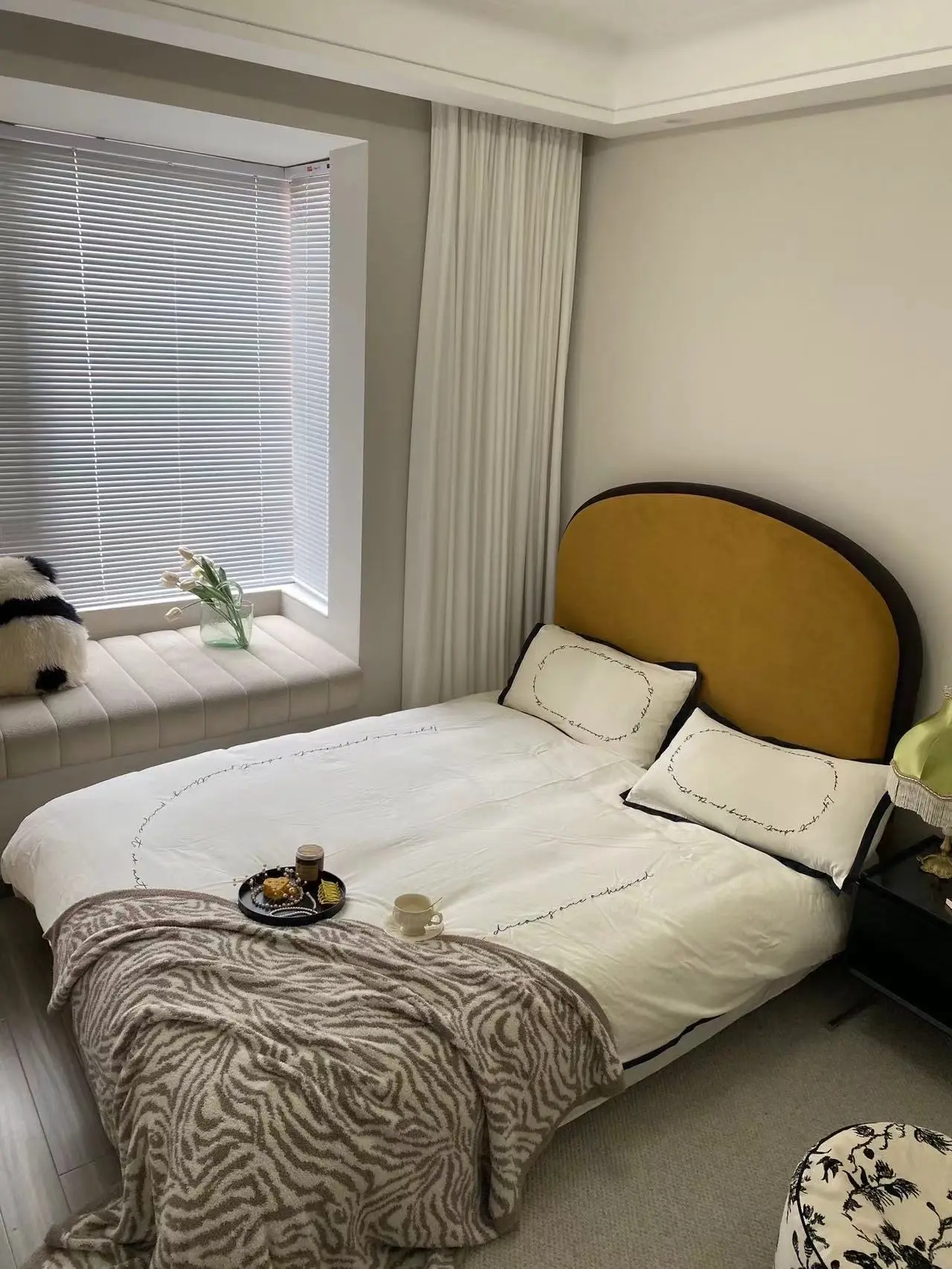 没翻车，网购的中古风储物床也太能装了图片_0