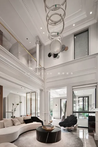 点睛黑色系+挑空客厅，时尚与浪漫碰撞的500㎡法式轻奢风