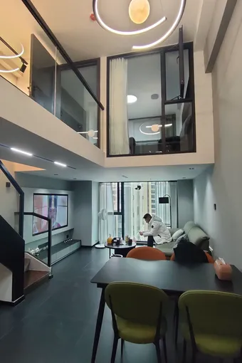 43m&sup2;LOFT公寓，暗黑轻奢风，打造别具一格的两房复式空间