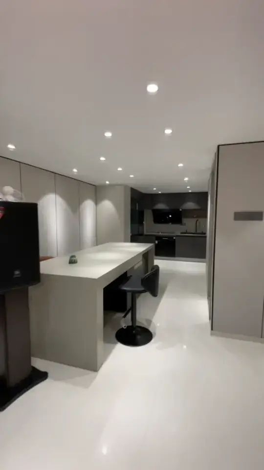 打造你的私人影院，极简loft复式公寓